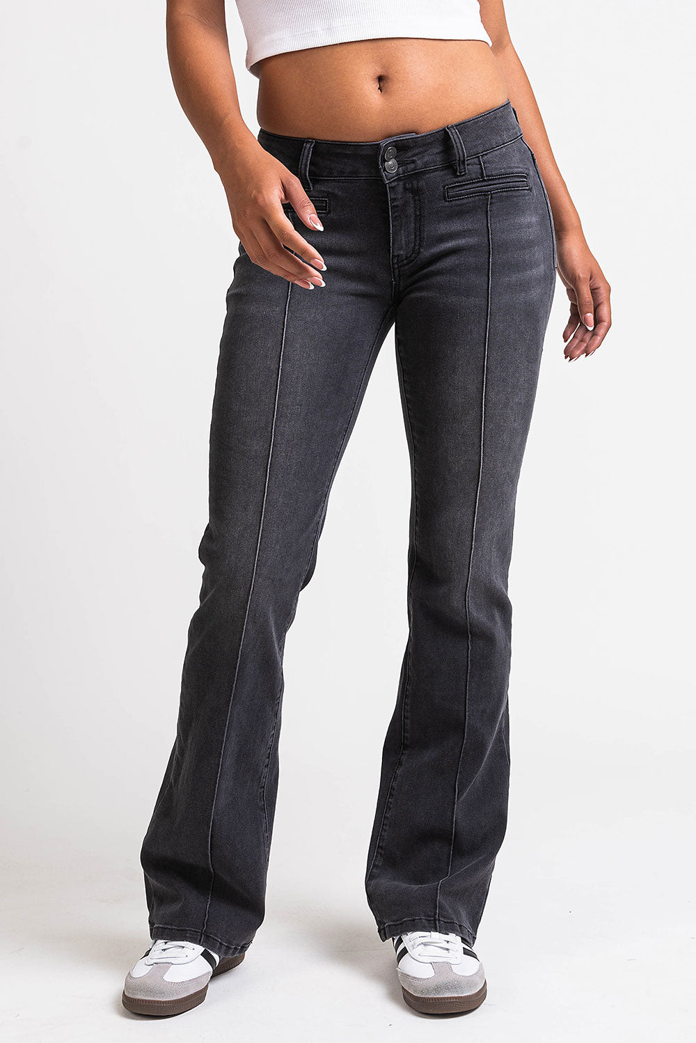 Claire 02Low Bootcut Jeans - Washed Black