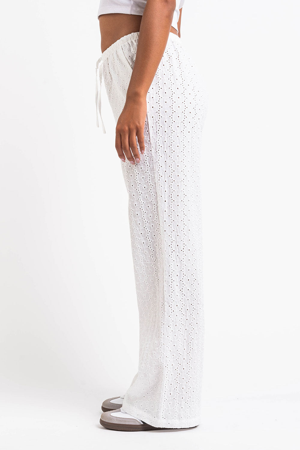 Mel 07Mid Straight Lace Pants - White